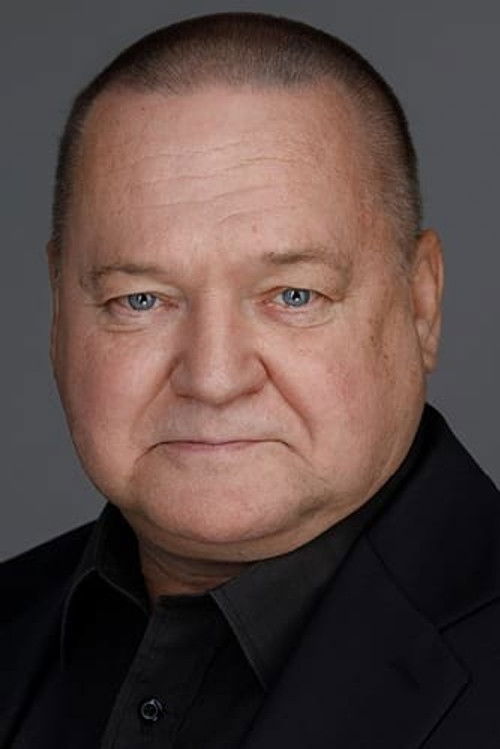 Juri Žilin as Police Officer