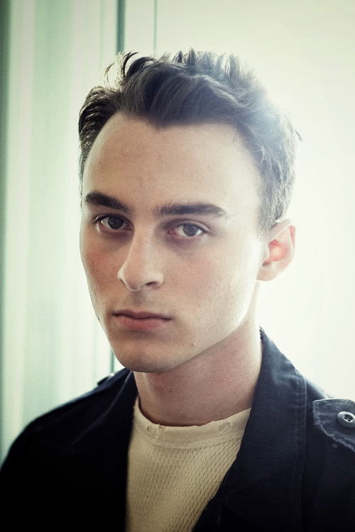 Wyatt Oleff as Young Stanley Uris