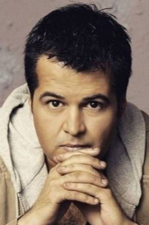 Ferda Anıl Yarkın as Şoför