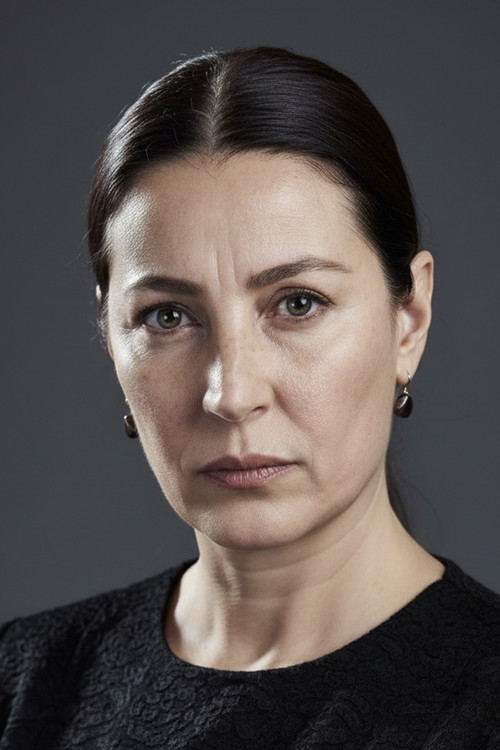 Vahide Perçin as Zeynep Egilmez