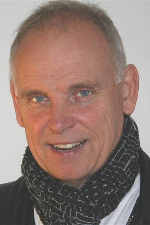 Peter Hudson as Gordon