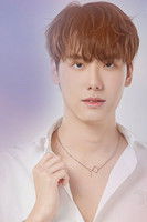 Guitar Sarin Tangcharoenpaisan as Mon