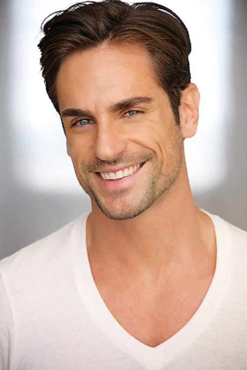 Antonio Lujak as Loris