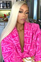 Adiz Benson as Kelly