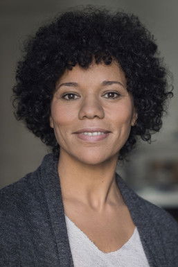 Agnes Lampkin as Aunt Lizzy