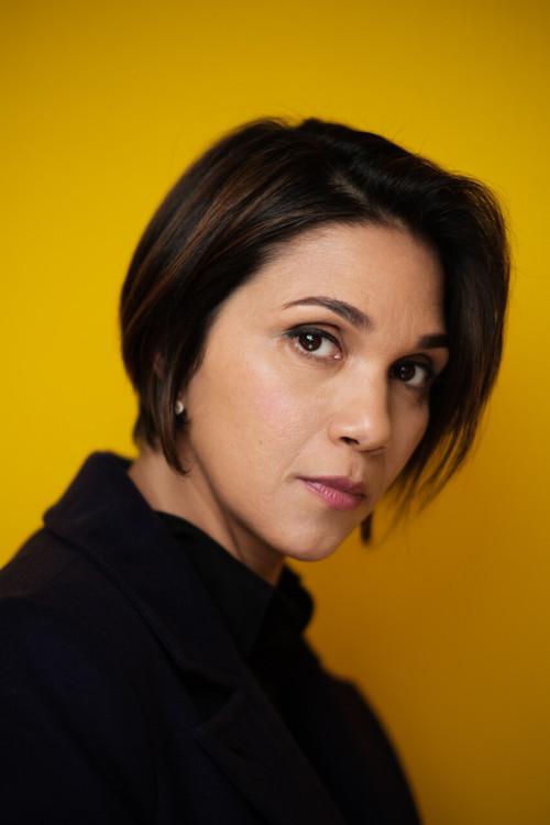 Raquel Paim as Elena