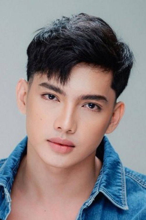 Ethan Aguilar as Tomas