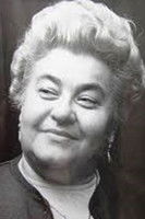 Anna Báró as Dresser