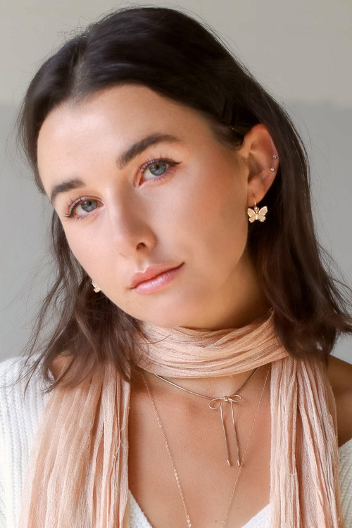 Courtney Carl as Linny