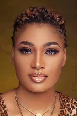 Stephanie Tum as Miss Tosangeng