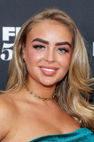 Milana Snijders as Self