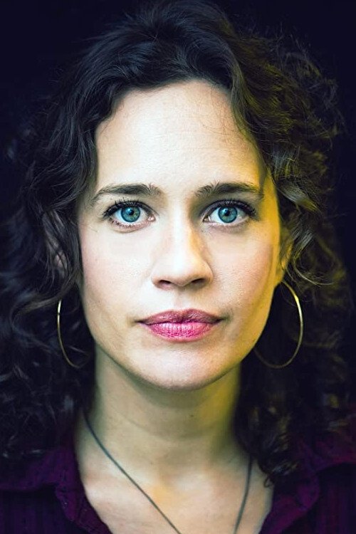 Natalie Smith as Amy