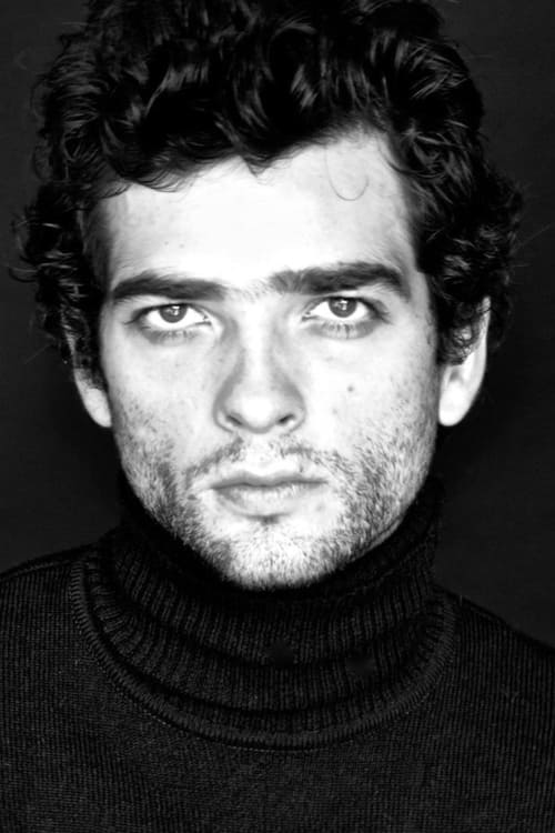 Arturo Giusi as Le serveur