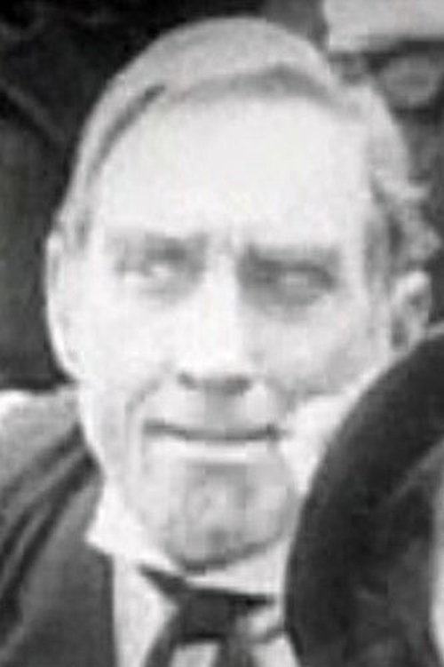 Frank Opperman as Man in Front Row Audience (uncredited)