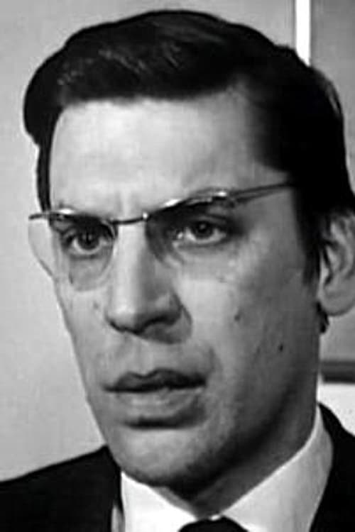 Michel Duplaix as Inspecteur Léon