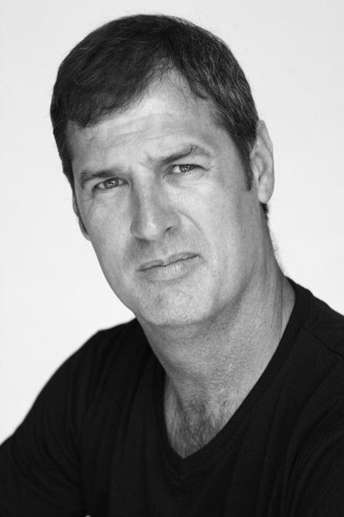 Mick Van Moorsel as Driving Hoon