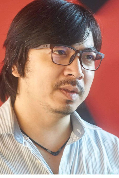 Đinh Tiến Dũng as Host