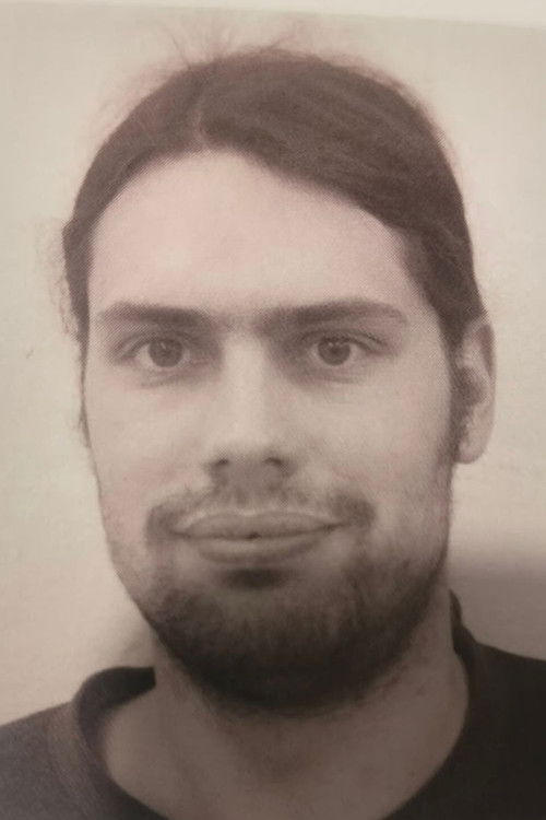 Emanuel Gogniat as Stationmaster