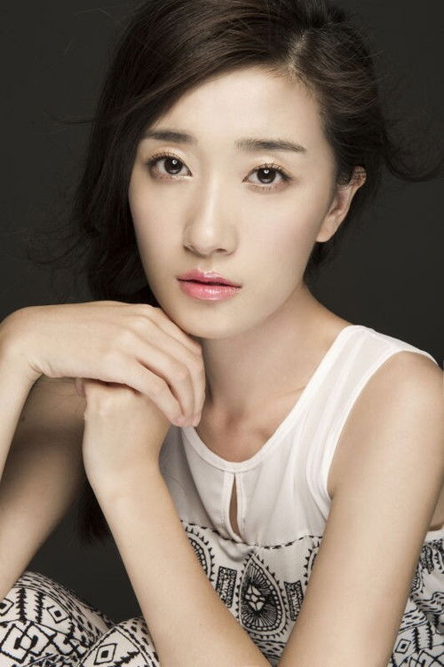 Bai Ru as Queen Halle