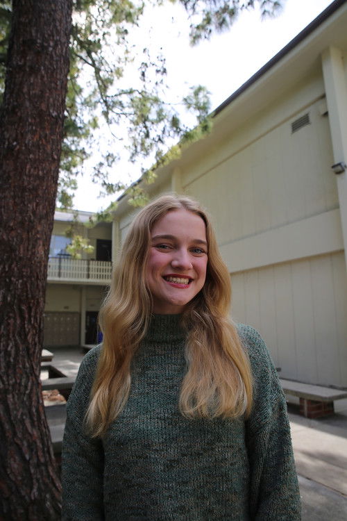 Juliette Belke as Ella