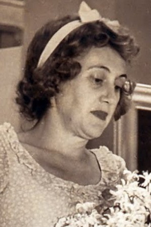 Marina Freire as Izolina