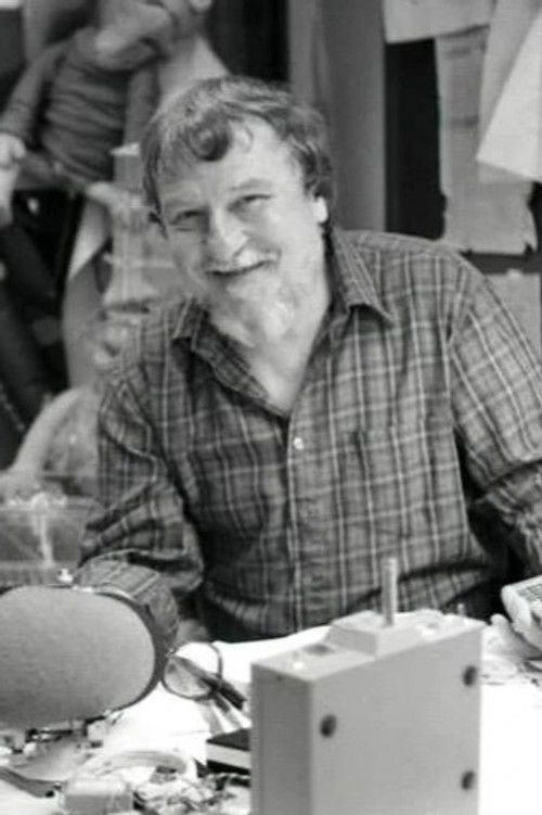 Faz Fazakas as Chicken (voice)