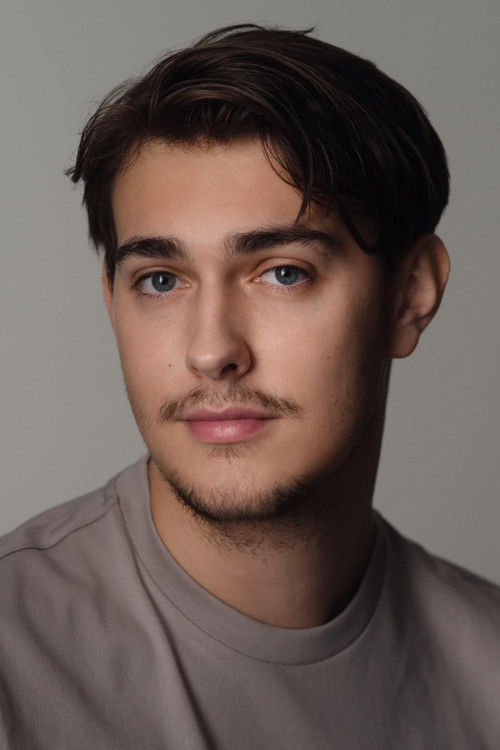 Casper Berglund as Oliver