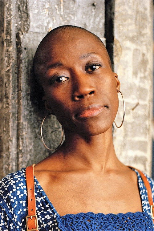 Rokia Traoré as La chanteuse bienveillante