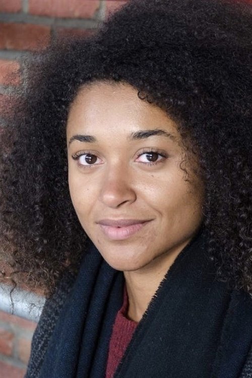 Esthèle Dumand as Policière CRA #1