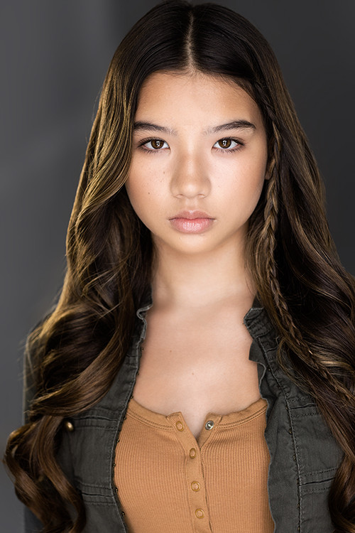 Tiana Gowen as Daisy Woo