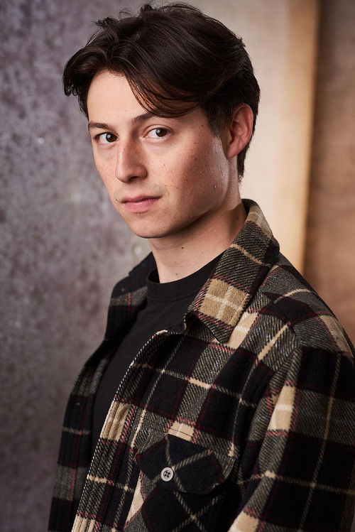 Johnny Briseño as Henry