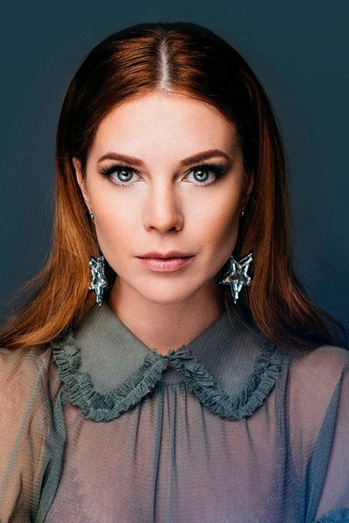 Natalya Podolskaya as Вера, мама Маши и Толи