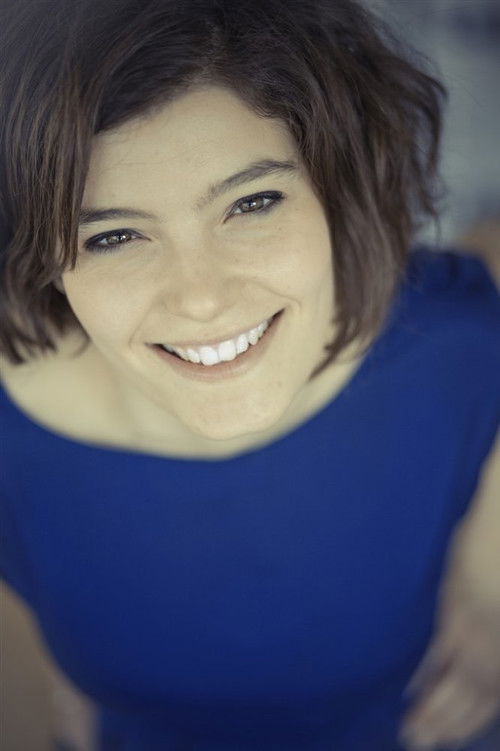 Fanny Dumont as Béné