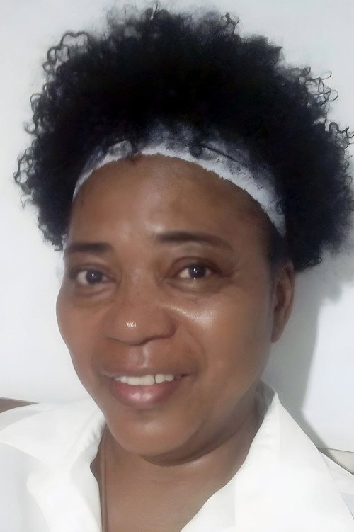 Sandra Chagas as Gislaine