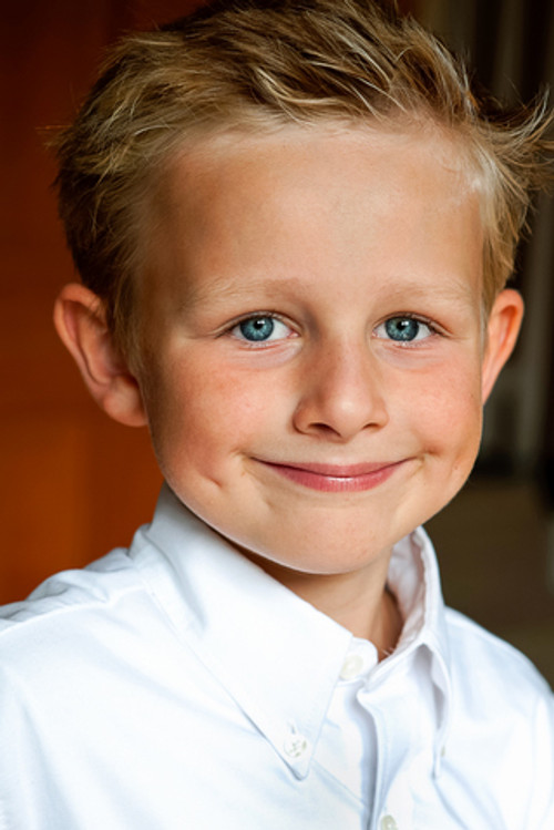 Callum Seagram Airlie as Harper Tucker