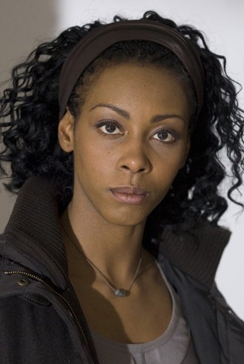 Dorylia Calmel as La femme de Bernier