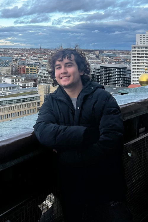 Mariano Aymerich as Dancer