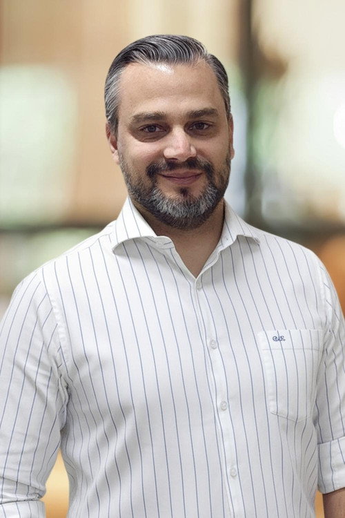 Guillermo Gutiérrez Verdú as Productor