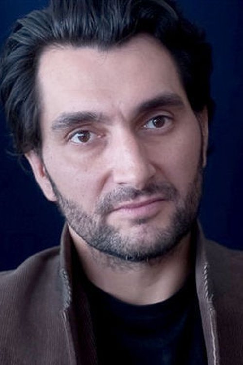 Lionel Mur as Policier 2