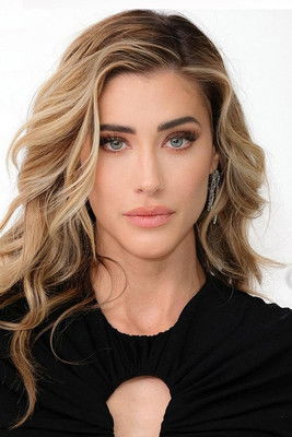 Jessica Serfaty as Jasmine