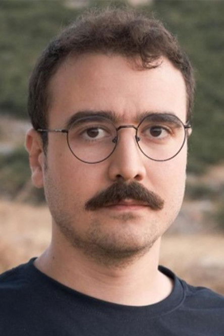 Günkut Güven as Mustafa