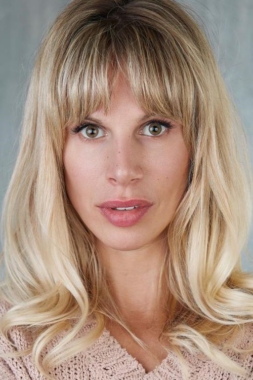 Danielle Scott as Saskia Childs