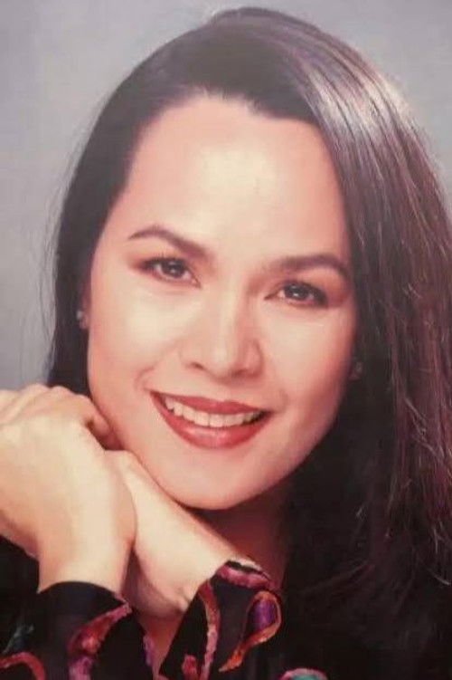 Chat Silayan as Ester