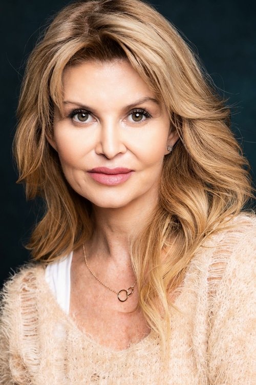 Hunter Phoenix as Holly Michelle