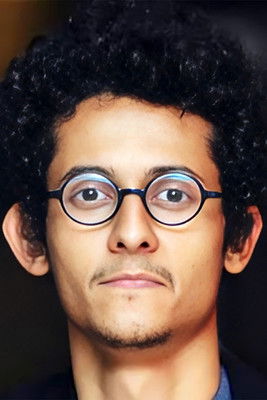 Danial Noroush as Aydin