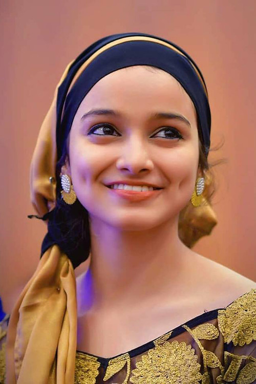 Dilrupa Aswad Alqamar as Sana