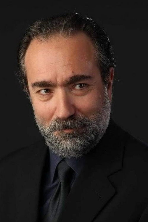 Ali Çakalgöz as Kadim Kirman
