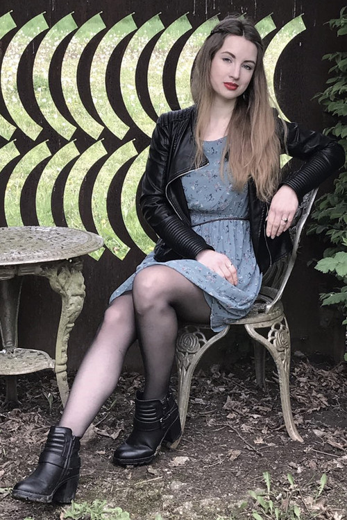 Yulia Wirt as Cousine