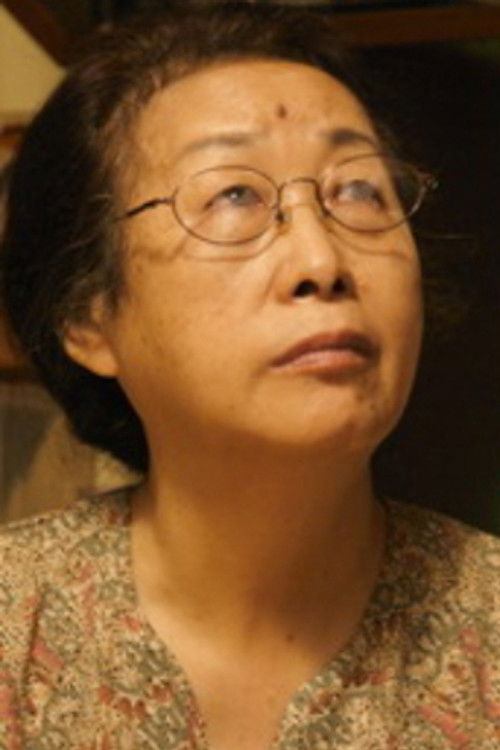 Li Hsiu as Chen's mom