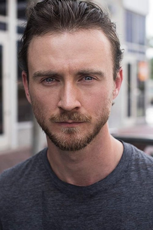 Jesse D. Arrow as Howard (voice) / Patron